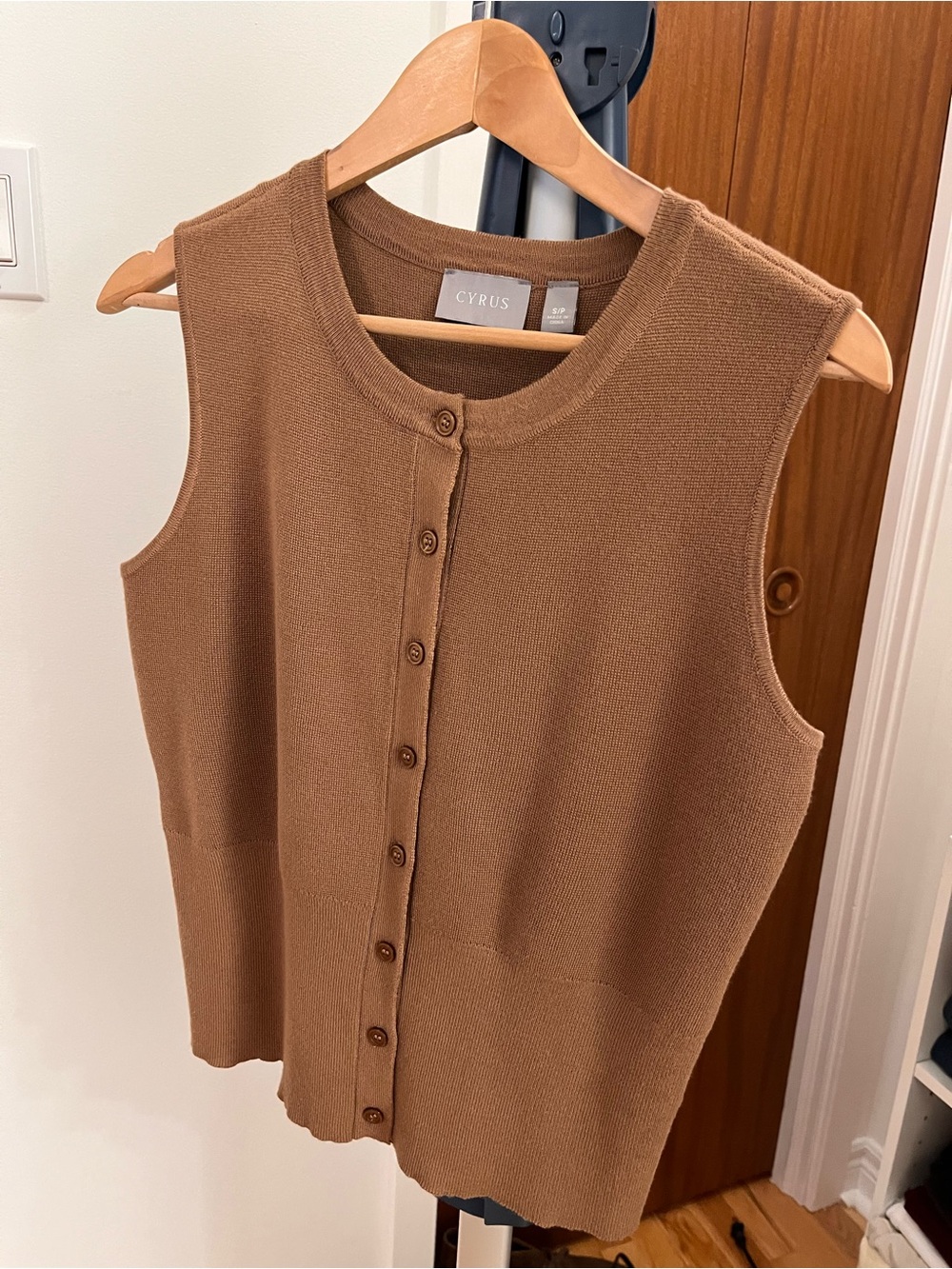 NWOT Cyrus Crewneck Cardigan Vest